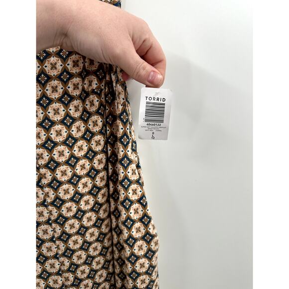 Torrid Super Soft Culotte Jumpsuit Tan Mindy motifs Wide Leg Crop Stretch Size L - Picture 7 of 9